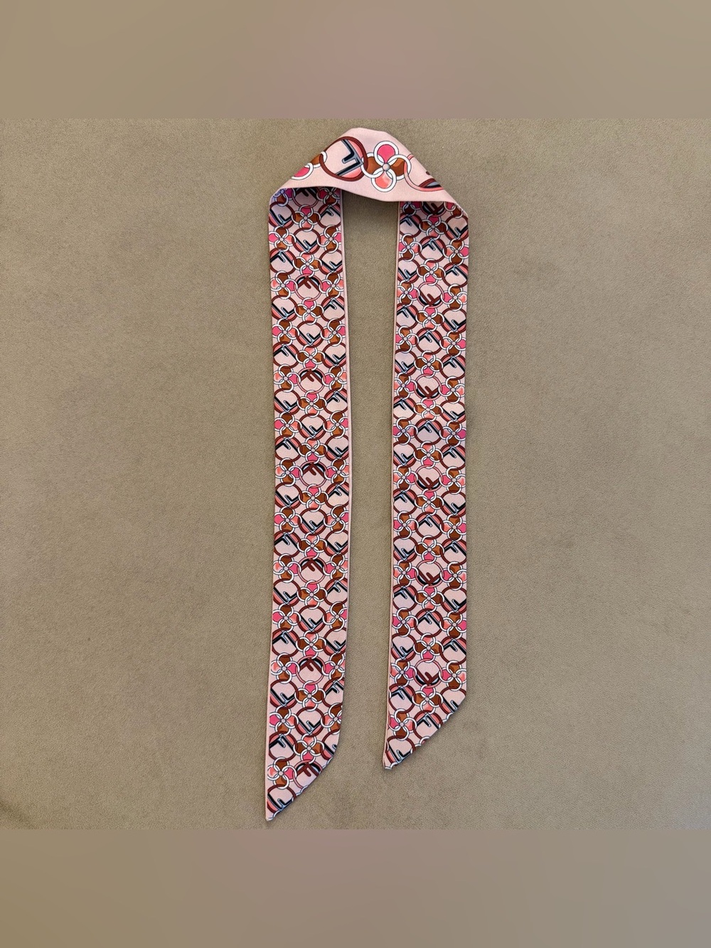 Luxe Wrappy Silk Twilly Scarf Rose Pink Chain Link Reverse Neck Bow Accessories - Picture 3 of 5